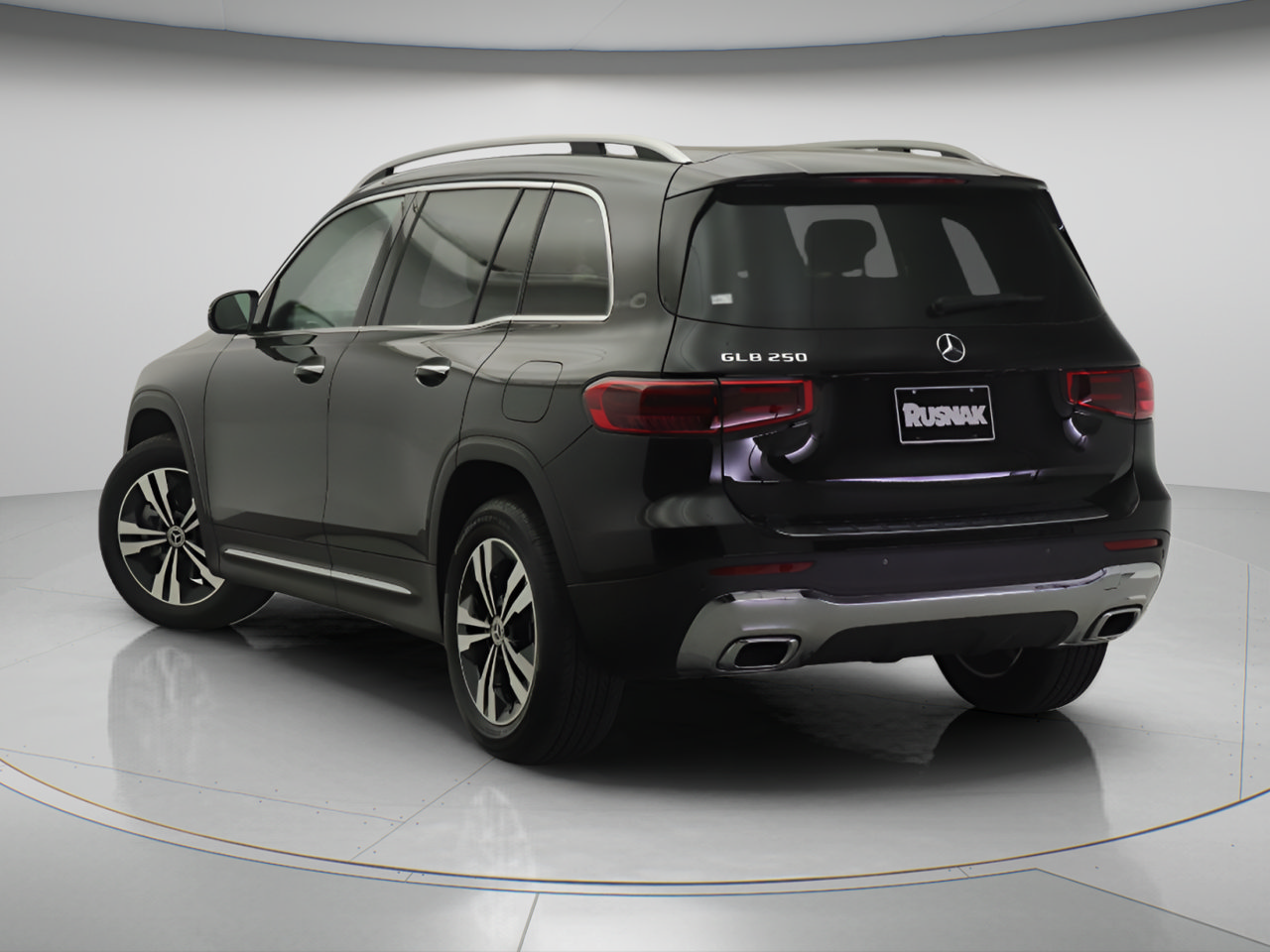 New 2026 Mercedes-Benz GLB 250 image 2