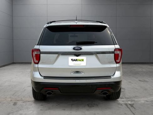 Used 2018 Ford Explorer XLT w/ Equipment Group 202A AWD/4WD image 11