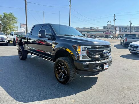 Used 2021 Ford F250 Platinum w/ FX4 Off-Road Package AWD/4WD image 7