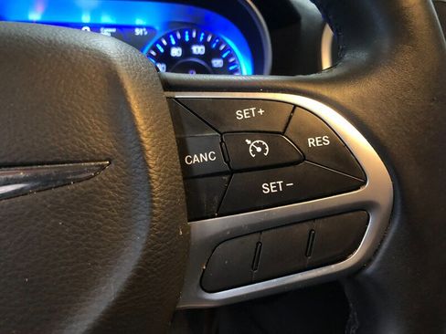 Used 2017 Chrysler 300 Limited image 11