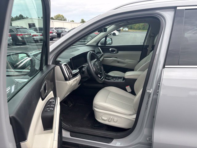 Used 2025 Kia Sorento EX w/ Panoramic Sunroof Package FWD image 5