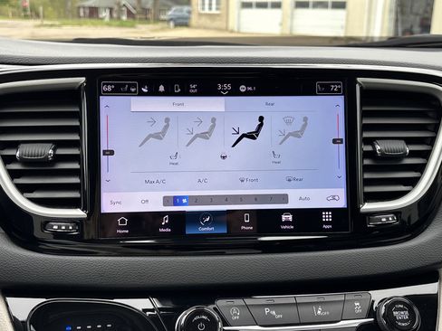 Used 2023 Chrysler Pacifica Touring-L FWD image 20