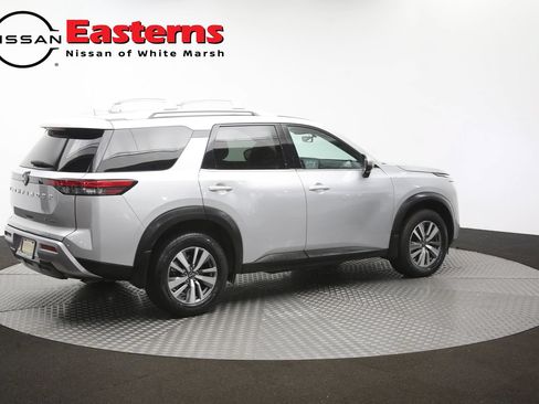 Used 2023 Nissan Pathfinder SL AWD/4WD image 43