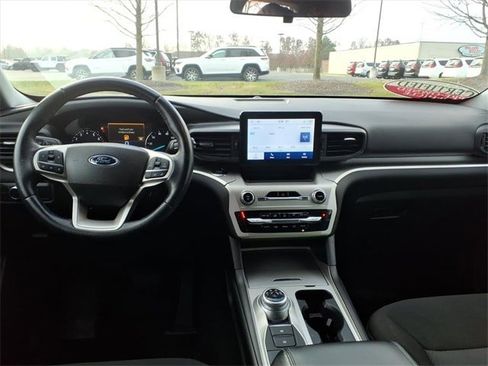 Used 2022 Ford Explorer XLT image 11