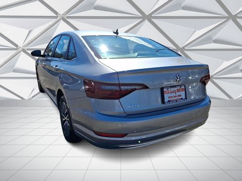 Used 2021 Volkswagen Jetta SE w/ SE Cold Weather Package image 8