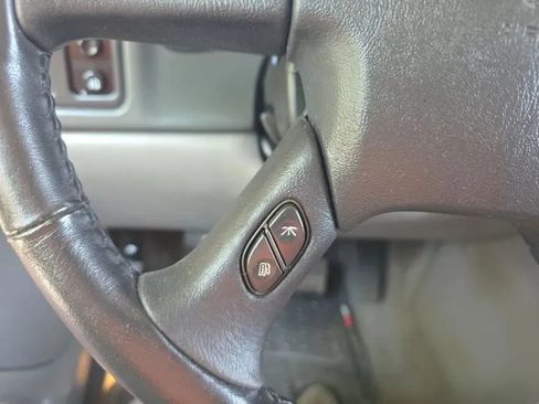 Used 2006 Chevrolet Avalanche Z71 w/ Preferred Equipment Group AWD/4WD image 21