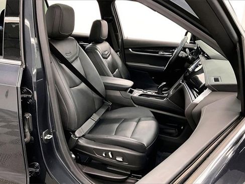 Used 2022 Cadillac XT6 Premium Luxury image 7