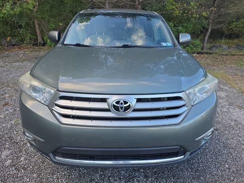 Used 2013 Toyota Highlander Plus AWD/4WD image 2
