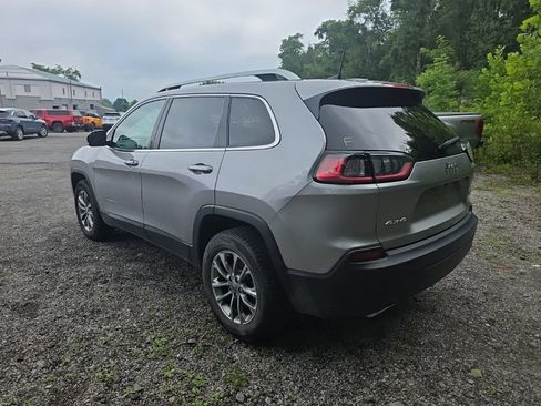 Used 2019 Jeep Cherokee Latitude Plus AWD/4WD image 6