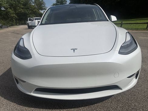 Used 2023 Tesla Model Y Long Range AWD/4WD image 3