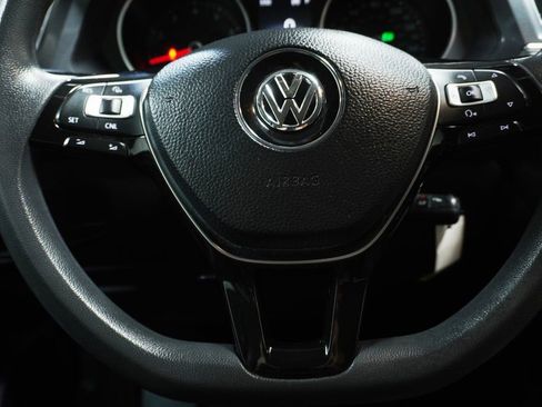 Used 2018 Volkswagen Tiguan S image 15