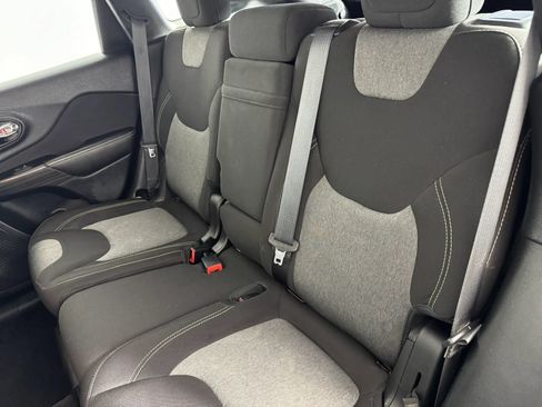 Used 2017 Jeep Cherokee Sport AWD/4WD image 30