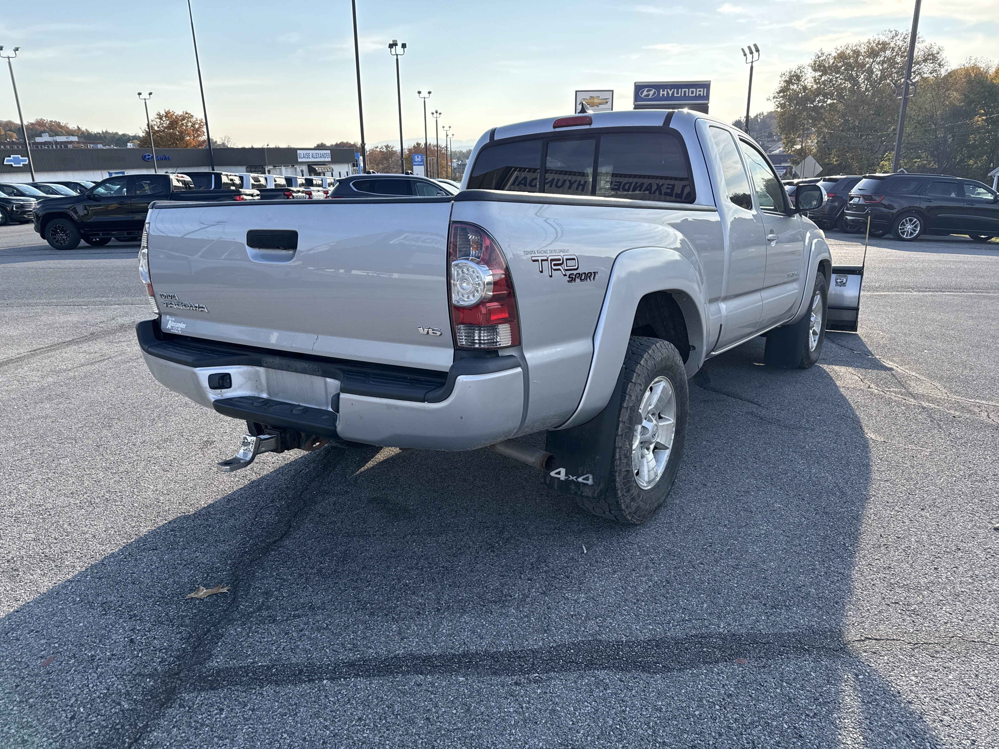 Used 2012 Toyota Tacoma 4x4 Access Cab V6 w/ TRD Sport Pkg image 3