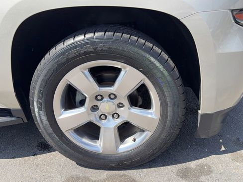 Used 2017 Chevrolet Suburban LT image 14