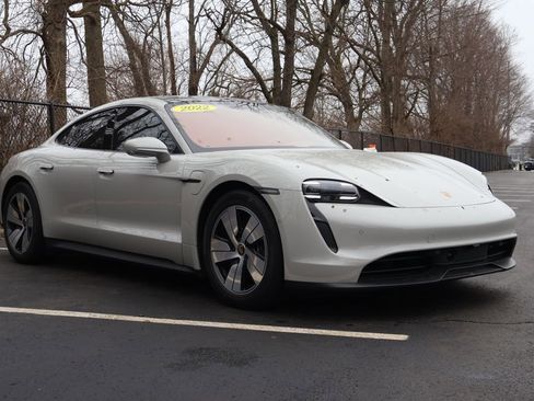 Used 2022 Porsche Taycan image 10