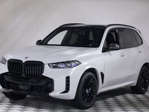 Used 2025 BMW X5 xDrive40i w/ M Sport Package AWD/4WD image 3