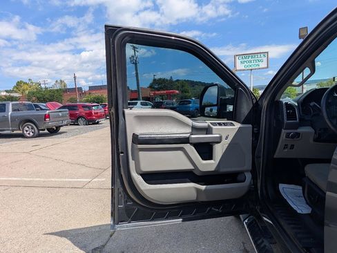 Used 2019 Ford F150 XLT w/ Equipment Group 302A Luxury AWD/4WD image 13