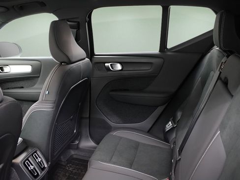 New 2026 Volvo XC40 B5 Ultra w/ Protection Package Premier image 26