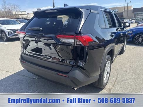 Used 2024 Toyota RAV4 LE AWD/4WD image 8