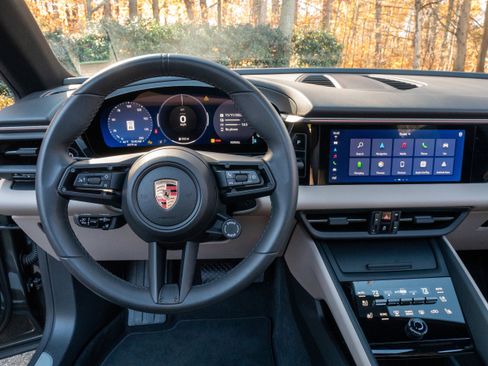 Used 2025 Porsche Macan Electric image 21