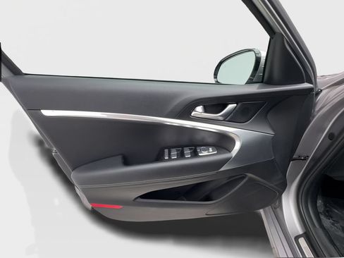 Used 2025 Genesis G70 2.5T RWD image 21