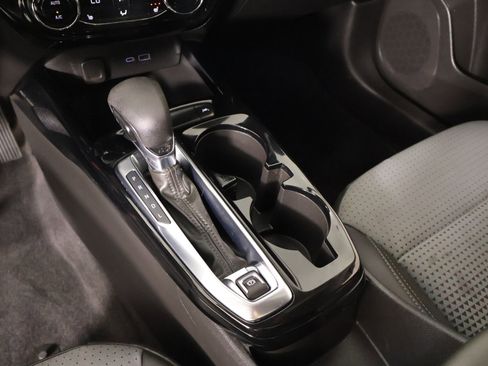 Used 2024 Chevrolet Trax LT w/ LT Convenience Package FWD image 8
