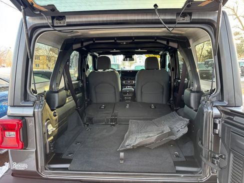 Used 2024 Jeep Wrangler Sport S image 10