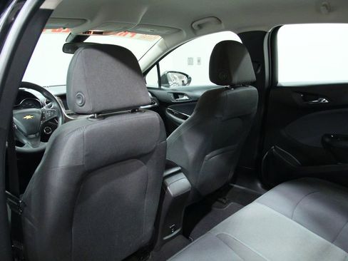 Used 2018 Chevrolet Cruze LT w/ Convenience Package FWD image 26