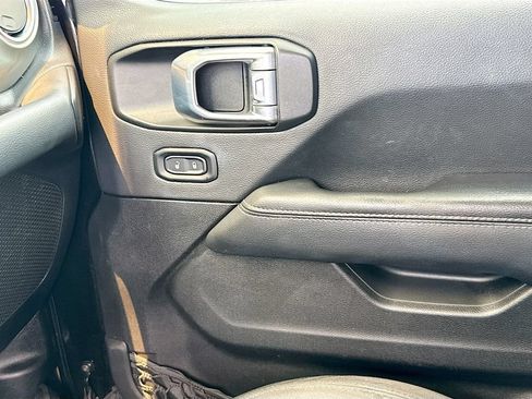 Used 2023 Jeep Wrangler Unlimited Sahara w/ Cold Weather Group AWD/4WD image 22