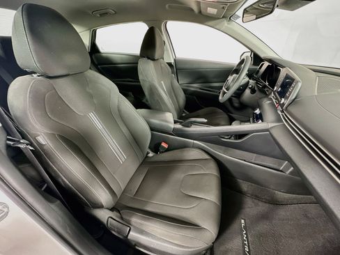 Used 2023 Hyundai Elantra SEL w/ Preferred Accessory Package FWD image 25