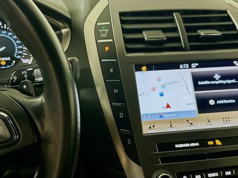 Used 2017 Lincoln MKZ Reserve image 18