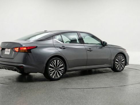 Used 2025 Nissan Altima 2.5 SV image 9