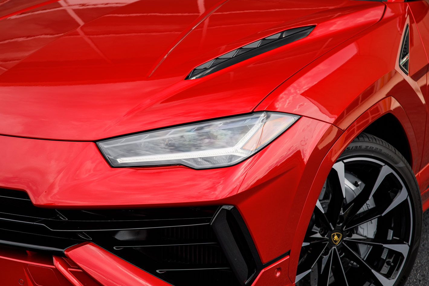 Used 2024 Lamborghini Urus S AWD/4WD image 3