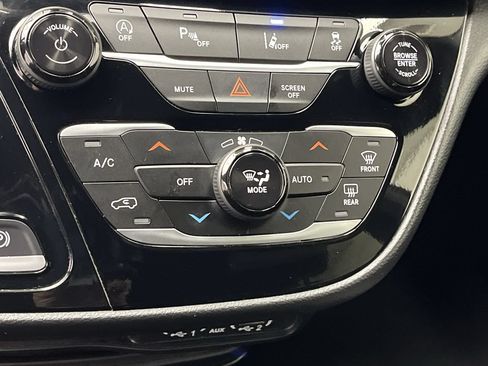 Used 2025 Chrysler Pacifica Select FWD image 22