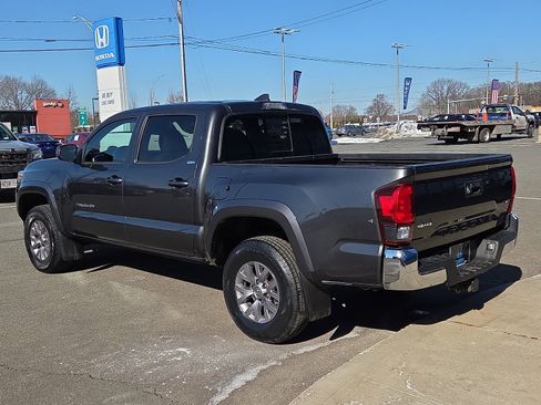 Used 2018 Toyota Tacoma SR5 image 6