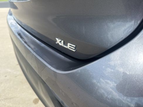 Used 2023 Toyota Highlander XLE FWD image 9
