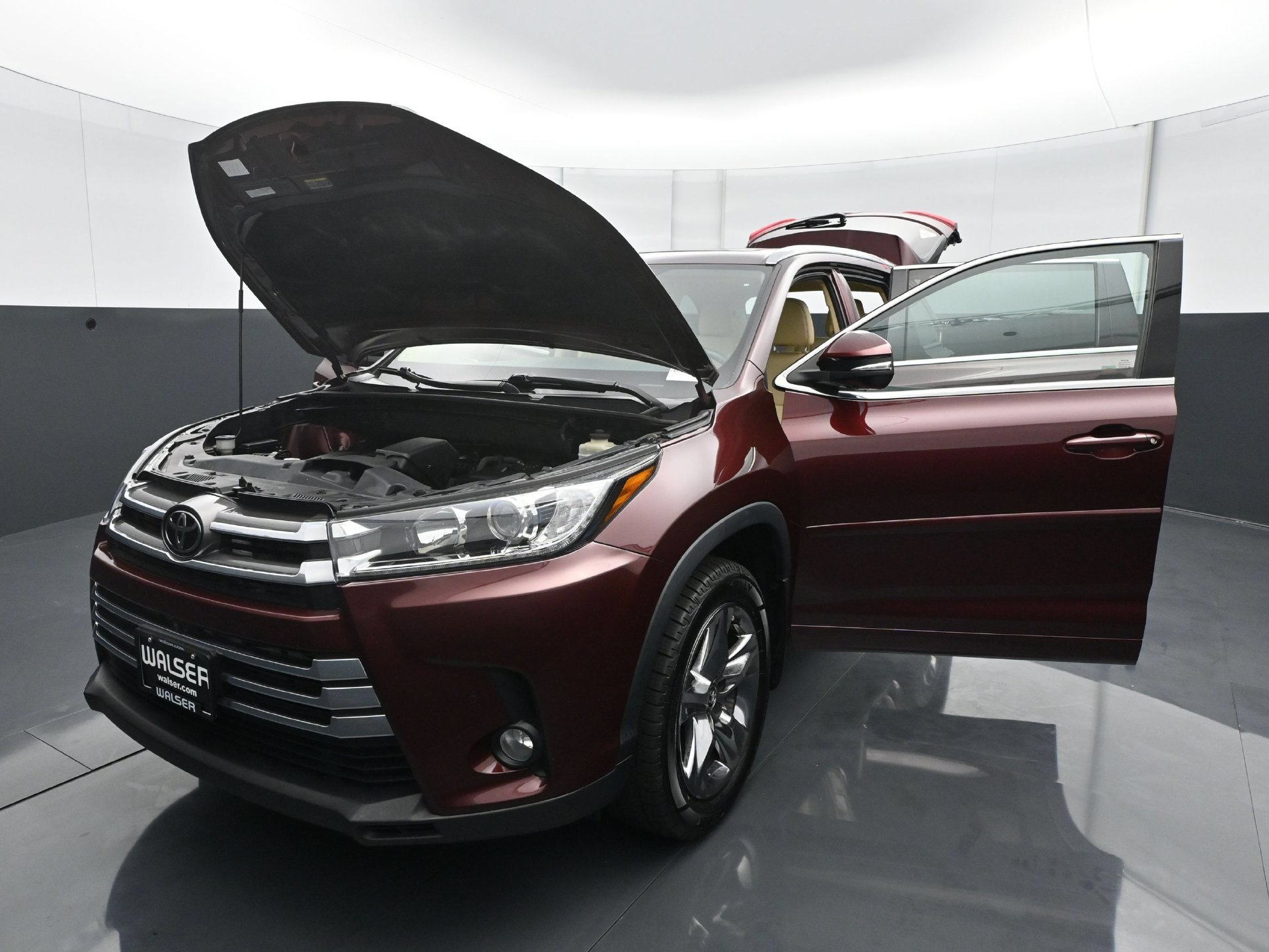 Used 2018 Toyota Highlander Limited Platinum w/ Carpet Mat Package (TMS) AWD/4WD image 26