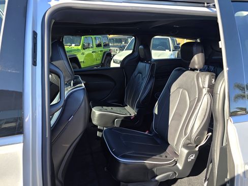 New 2026 Chrysler Pacifica Limited image 16