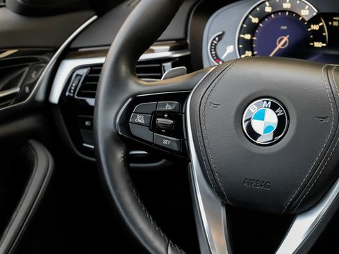 Used 2018 BMW 530i RWD image 22