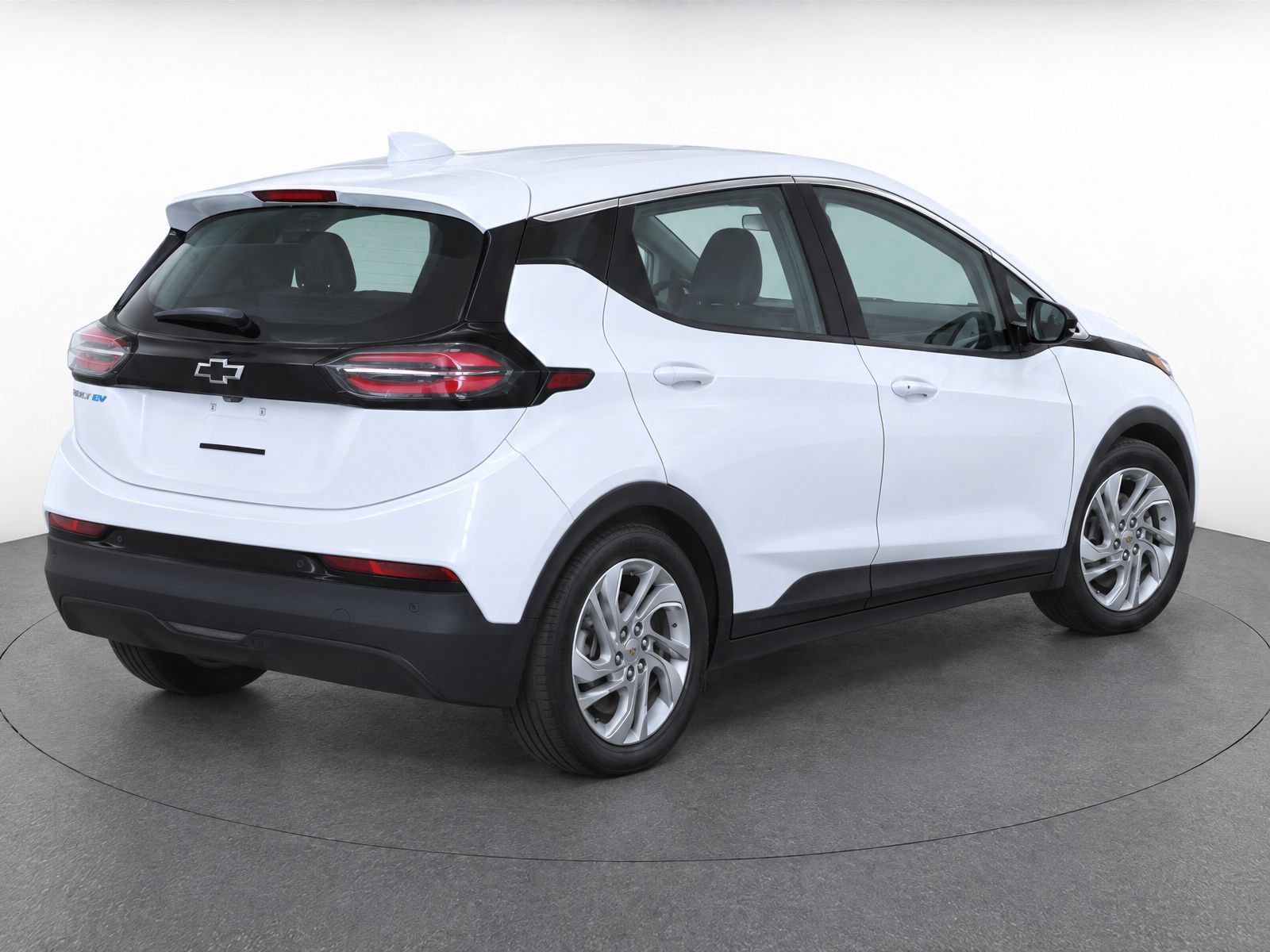 Used 2023 Chevrolet Bolt LT w/ Driver Confidence Package FWD image 3