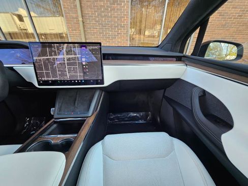 Used 2022 Tesla Model X Plaid image 54