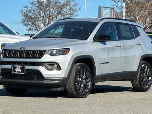 New 2026 Jeep Compass Latitude image 8