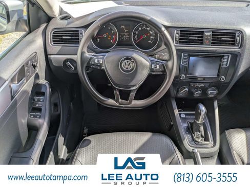 Used 2016 Volkswagen Jetta SE FWD image 6