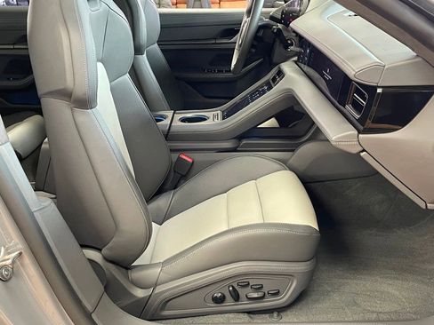 Used 2023 Porsche Taycan Turbo image 32