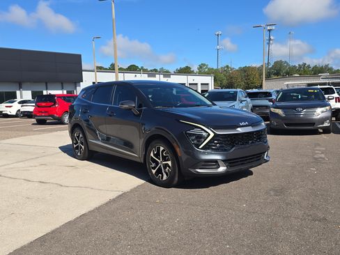 Used 2024 Kia Sportage EX FWD image 2