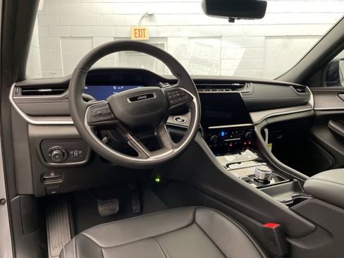 New 2025 Jeep Grand Cherokee Limited w/ Luxury Tech Group II image 12