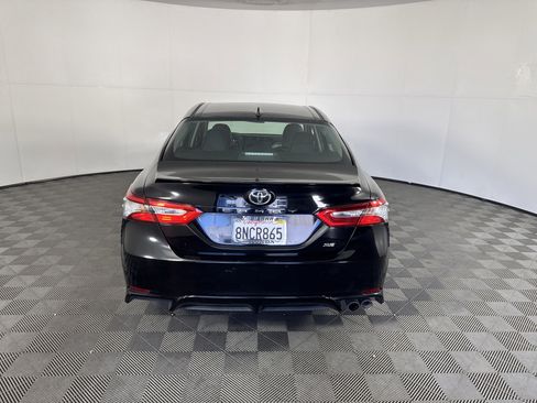 Used 2019 Toyota Camry SE image 5