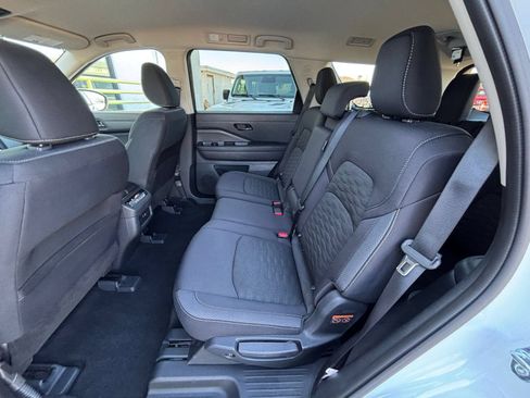 Used 2025 Nissan Pathfinder SV AWD/4WD image 23