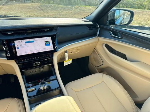 New 2026 Jeep Grand Cherokee Limited w/ Limited Altitude Package AWD/4WD image 19