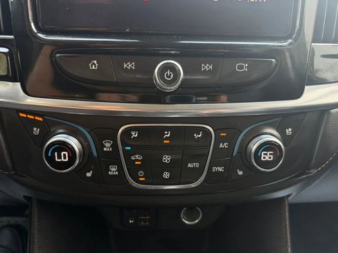 Used 2020 Chevrolet Traverse Premier image 32